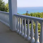شقة Gikas *